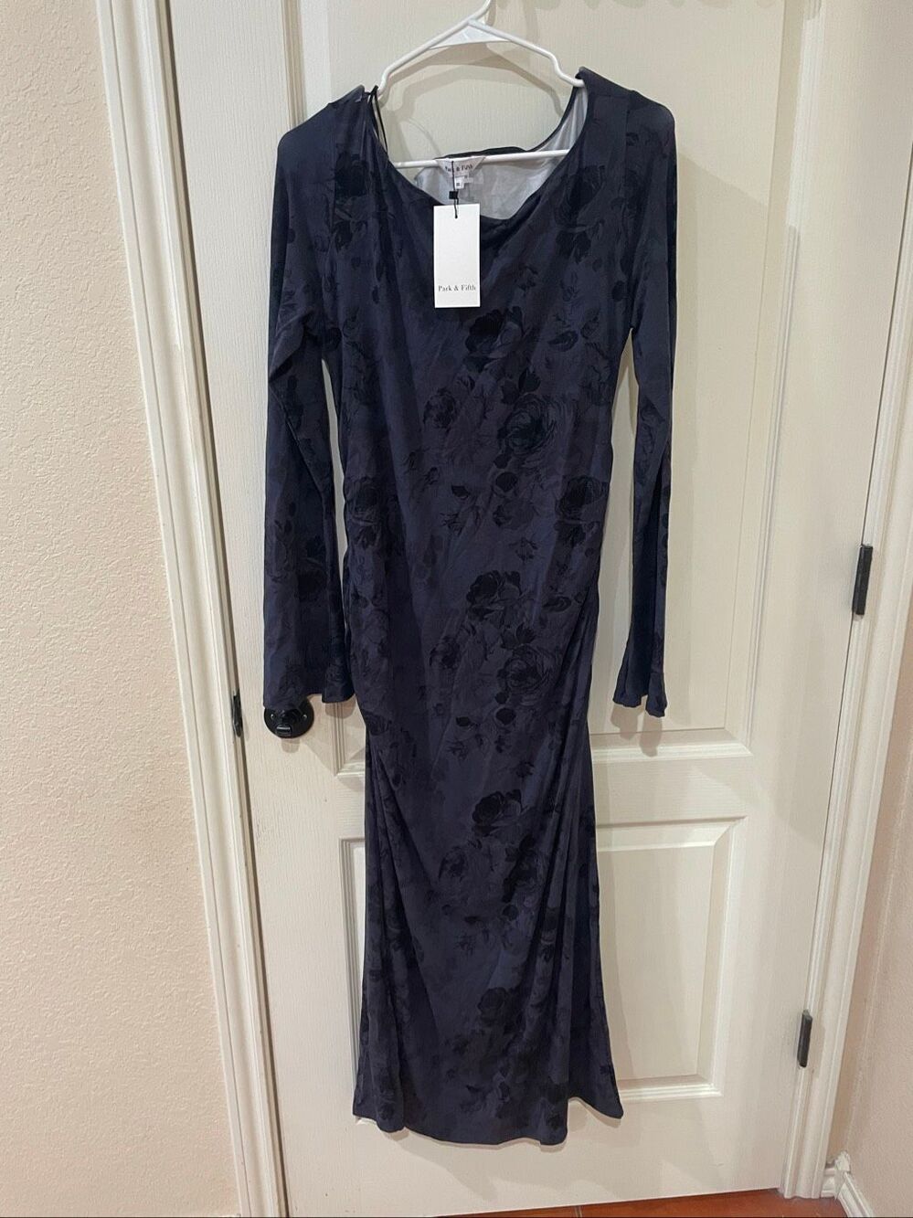 Park & Fifth Midnight Floral Long Fluted Sleeve Maxi Dress. Ruched waist NWT XL